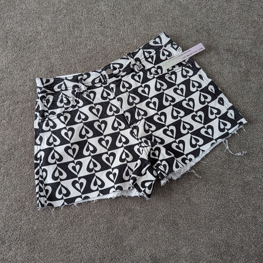 Tinseltown Women's Denim Shorts Size 28 Heart Print Cotton Valentine's Day